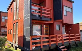 Casa a pasos de la playa en condominio cerrado.